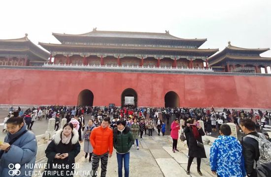 春节假期加上“丰年好大雪”,故宫游客如织。摄影/流星