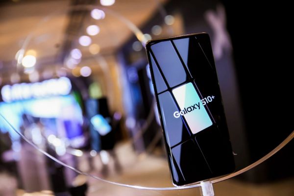 三星折叠手机很忙:一周跑三个国家,绕地球2/3圈