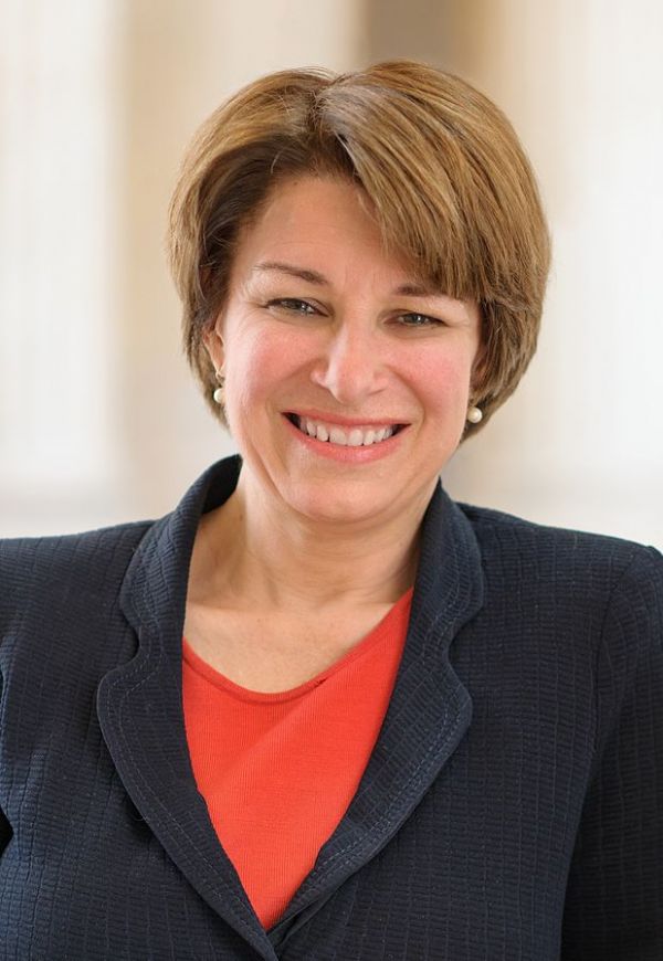 Amy_Klobuchar,_official_portrait,_113th_Congress_(cropped).jpg