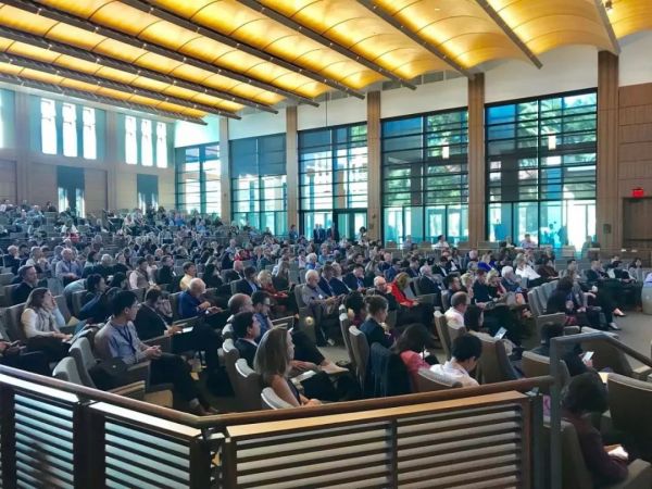 把人文精神带入AI,李飞飞和比尔·盖茨今天在斯坦福都讲了什么