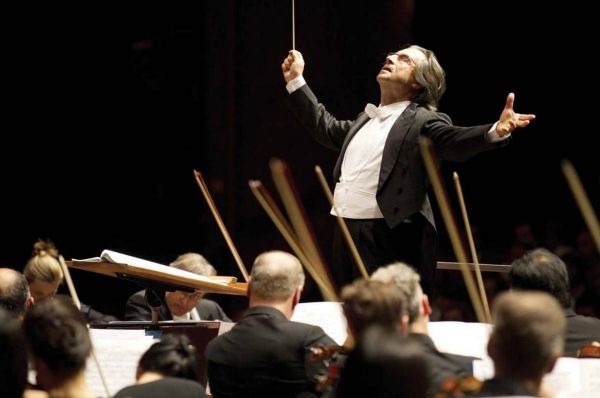 “自我”的消逝：十五年来，Facebook是如何改变人类生活的？