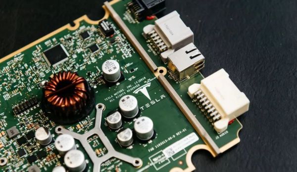 特斯拉 Model 3 在工程上的魔法与败笔