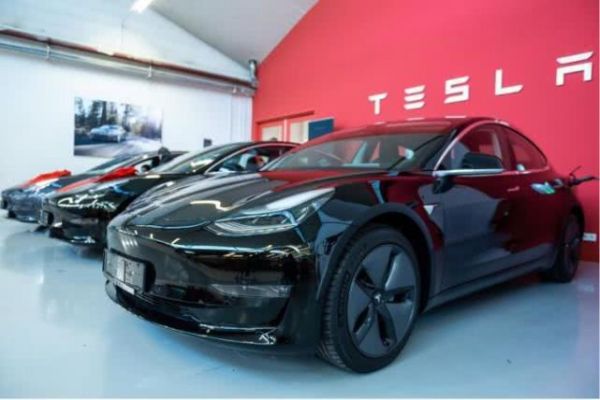 马斯克致信全体员工,呼吁自愿帮助交付车辆