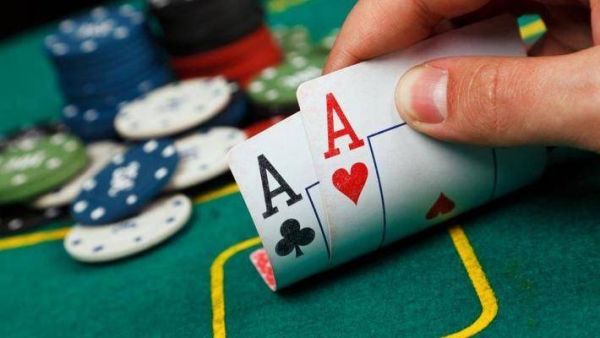 浙大提出会打德扑的“自我博弈”AI，还会玩射击游戏