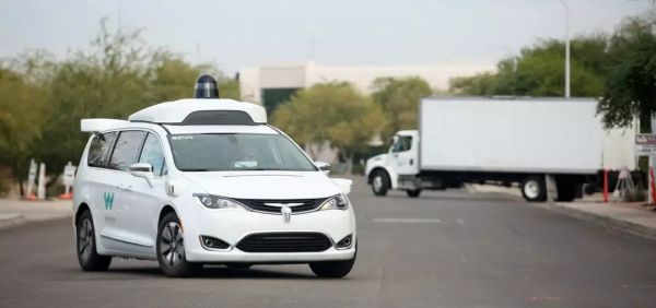 “差生”特斯拉和“头牌”Waymo,做自动驾驶有什么不同?