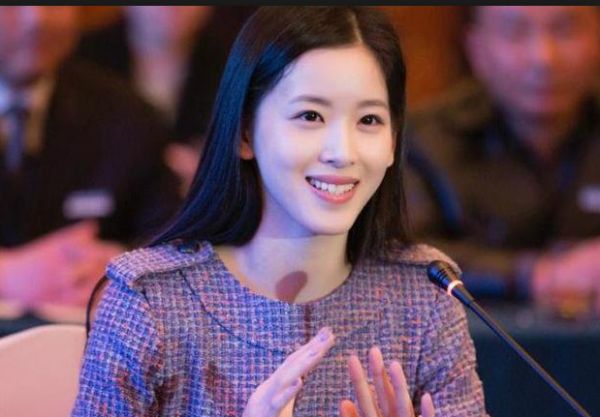 章泽天今日卸任刘强东旗下公司董事