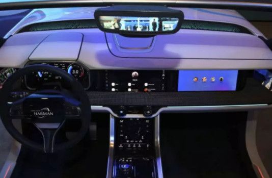 最后一场「屏之争」:汽车大佬与硅谷巨头的贴身肉搏