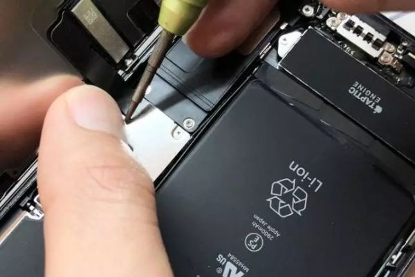 中国留学生用假 iPhone 骗了苹果 600 万，背后是几十亿的售后灰色产业链