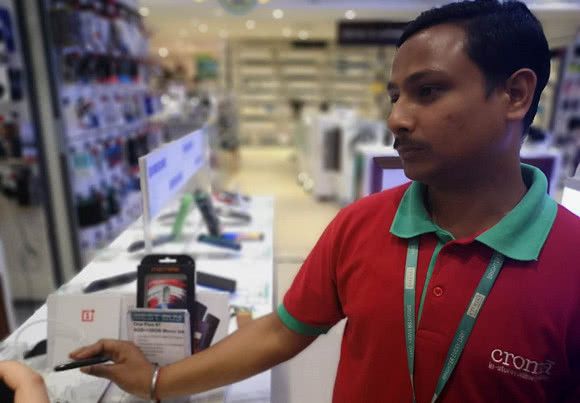 中国手机印度二十年：掘不尽的市场，打不完的对手