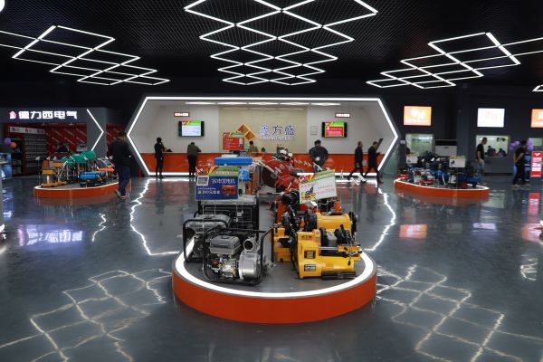 工业品销售的发展、变革、关键点,我们和 30 岁、营收过百亿的「鑫方盛」聊了聊