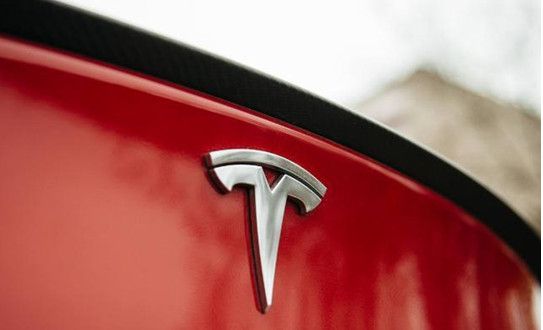 解读特斯拉新财报:季度交付断崖下跌,自动驾驶将带来逆风翻盘