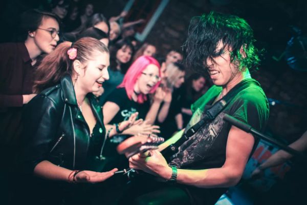 下一代AirPods，或许可以从助听器里找到灵感