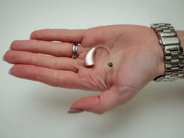 下一代AirPods，或许可以从助听器里找到灵感