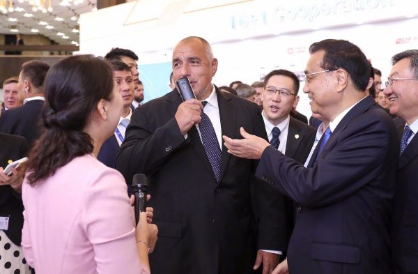 产品观察 | 千亿音箱,百亿翻译宝,AI 消费品“等风来”