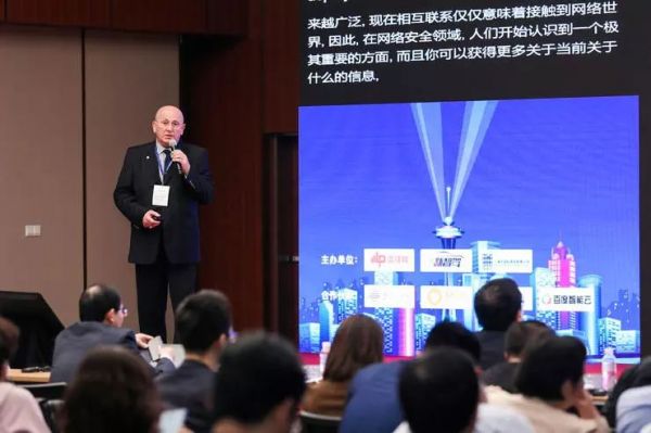 格里菲斯大学教授 Ljubo Vlacic:人工智能算法开发者还有什么瞒着我们?