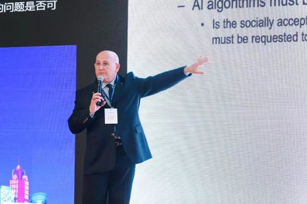 格里菲斯大学教授 Ljubo Vlacic:人工智能算法开发者还有什么瞒着我们?