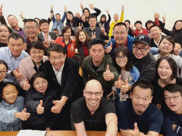 AI只跟科技巨头有关?小公司如何在AI时代竞争?