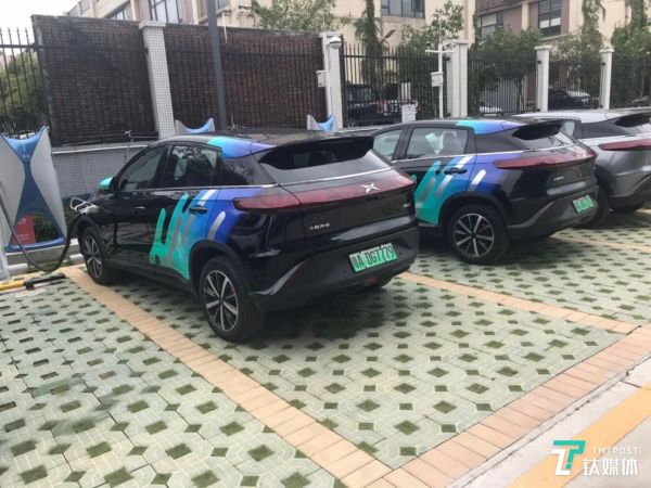 网友拍摄的疑似小鹏汽车网约车试运营车辆。