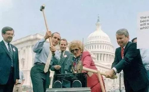 30多年前,日本是如何输掉芯片战争的?