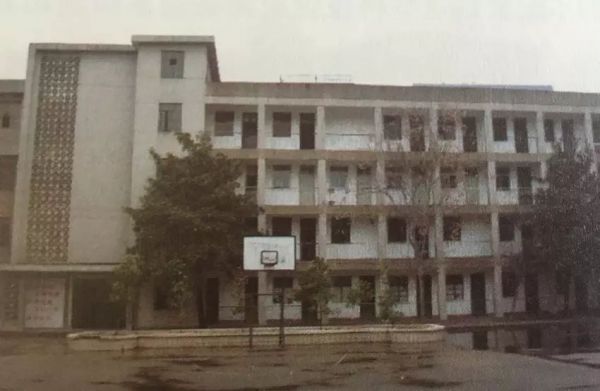 一个二线老城 距离AI风口1000公里的生死时速