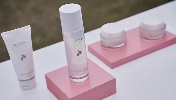 淘宝推社交电商“淘宝高手”;大白兔与快乐柠檬一起开奶茶店;卖泡面的日清要来中国卖麦片了 | 一周消费新闻Vol.37