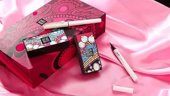 瑞幸咖啡称2021 年底建成万家门店;海底捞也推自有茶饮品牌;晨光文具要卖化妆品 | 一周消费新闻Vol.38