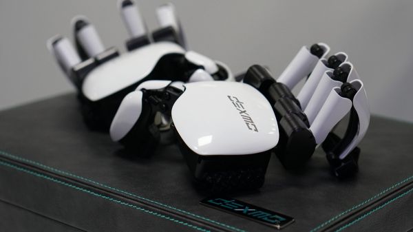 「Dexta Robotics (岱仕科技)」发售力反馈手套Dexmo企业版