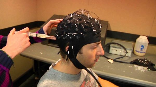 《硅谷百年史》作者:AI、基因编辑如何在未来10年重塑人类生命形态?