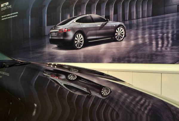 四处碰壁的特斯拉,正在绝地反击