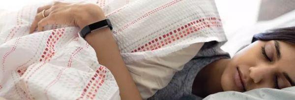那些能够检测睡眠的手表手环，正在让失眠变得更严重