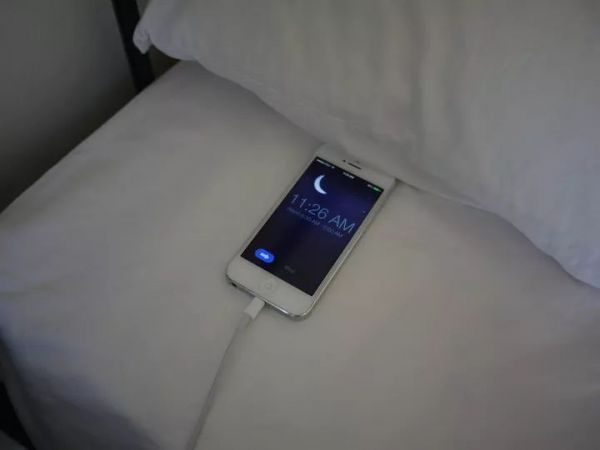 那些能够检测睡眠的手表手环，正在让失眠变得更严重