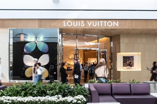 LVMH 集团:奢华背后,如何走出创新之路