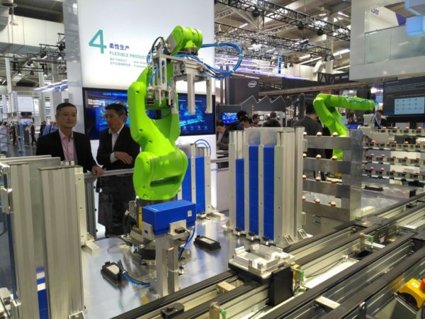 珠三角不缺工业机器人，但缺“人”