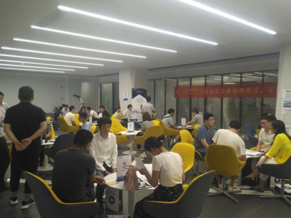 珠三角不缺工业机器人，但缺“人”