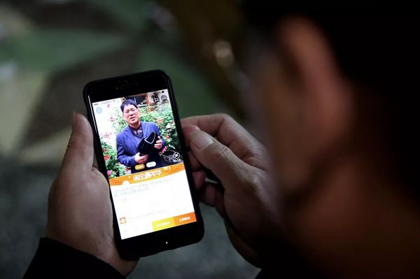 抖音快手,终有一战:一个从上往下打,一个从下往上攻