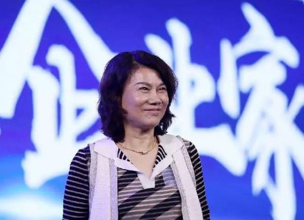 董明珠为9万员工话费买单 格力每年掏1亿派福利