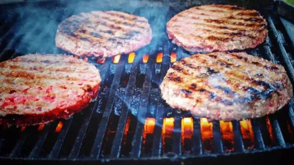 微信小程序可以实现AR效果了;雀巢用区块链进行产品溯源;故宫宫廷和名创优品联名|一周消费新闻Vol.42