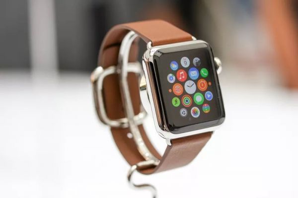 下一代 iPhone 设计的接班人，是“库克背后的库克”