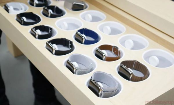 下一代 iPhone 设计的接班人，是“库克背后的库克”