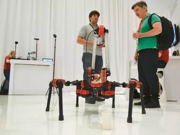 AI、Alexa和仓库机器人:亚马逊是如何规划未来的?