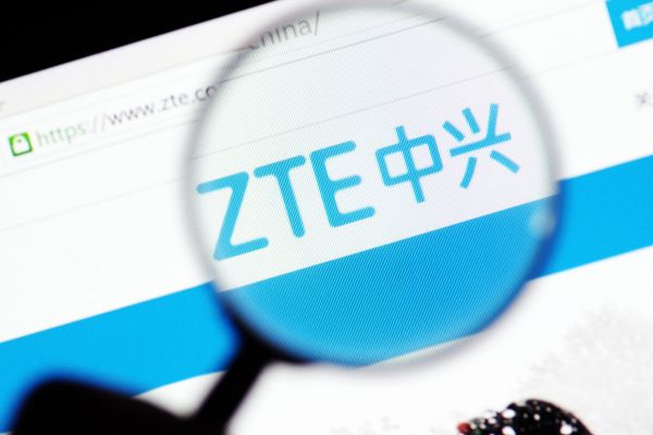 中兴手机消退背后，谁开启了手机战争的时代序幕？