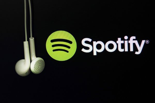 最前线 | 媒体称苹果将注资播客,Spotify 股价下跌一度超2%