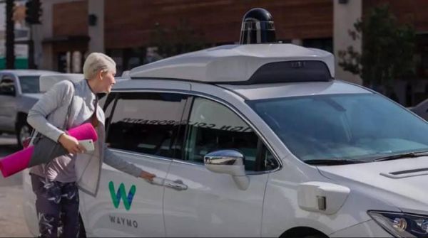 无人驾驶驶向5G时代