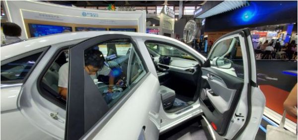 华为押注智能电视,为何国产手机企业一定要做物联网?