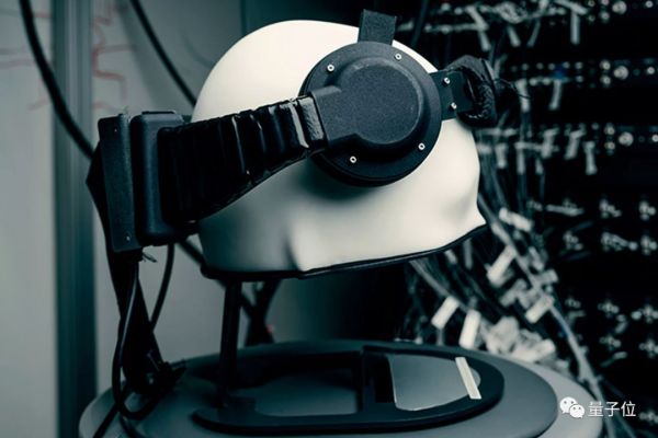 意念实时转语音:Facebook的非植入式脑机接口,解码准确率达到76%