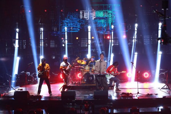 新裤子粉丝破百万,乐队的挑战才刚开始