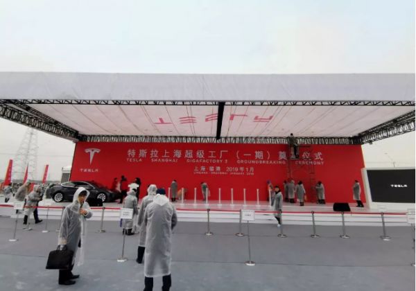 特斯拉在美国遭“群攻”,马斯克翻身还得靠上海工厂