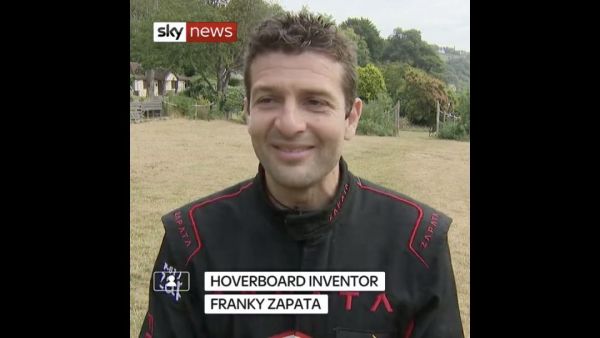 法国“钢铁侠”22分钟飞越英吉利海峡！发明悬浮滑板，只因“我想飞”