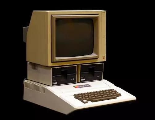 △&nbsp;1977年6月发布的Apple II，4K内存版售价1298美元。来源：hackeducation