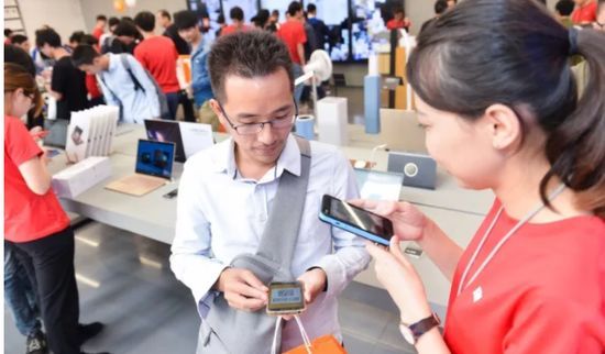 5G手机“铺货”:4G手机尚未开甩,二手机急于清仓,用户仍在观望